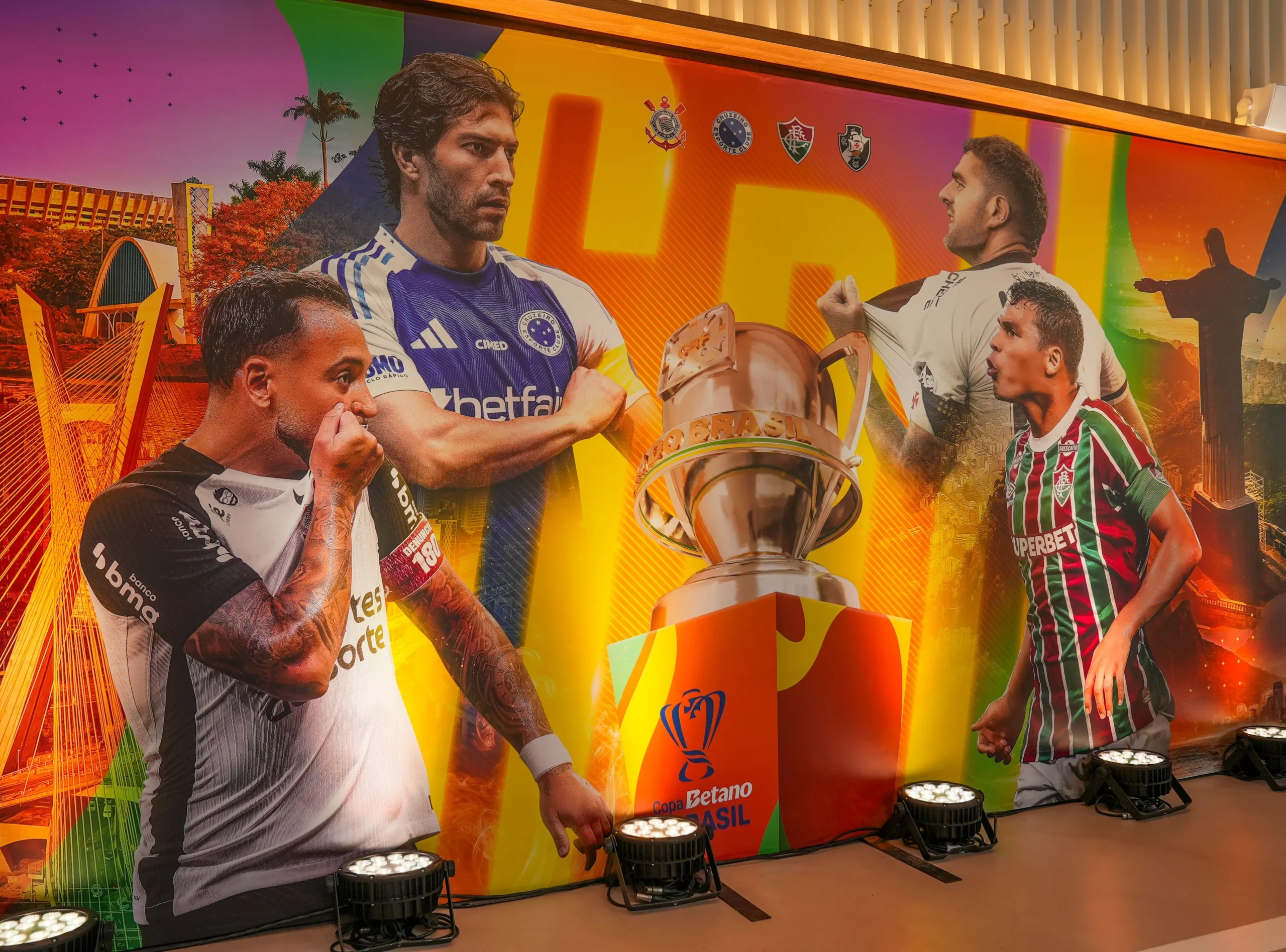 Copa do Brasil define mandos de campo das semifinais e final | Diário Carioca Capitães dos semifinalistas da Copa do Brasil marcaram presença no sorteio dos mandos de campo Nelson Terme/CBF