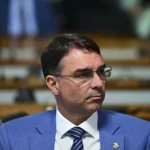 Flávio Bolsonaro reclama aproximação de Eduardo Paes com PL para 2026: 'Não fui consultado' | Diário Carioca Flávio Bolsonaro Foto: Saulo Cruz/Agência Senado