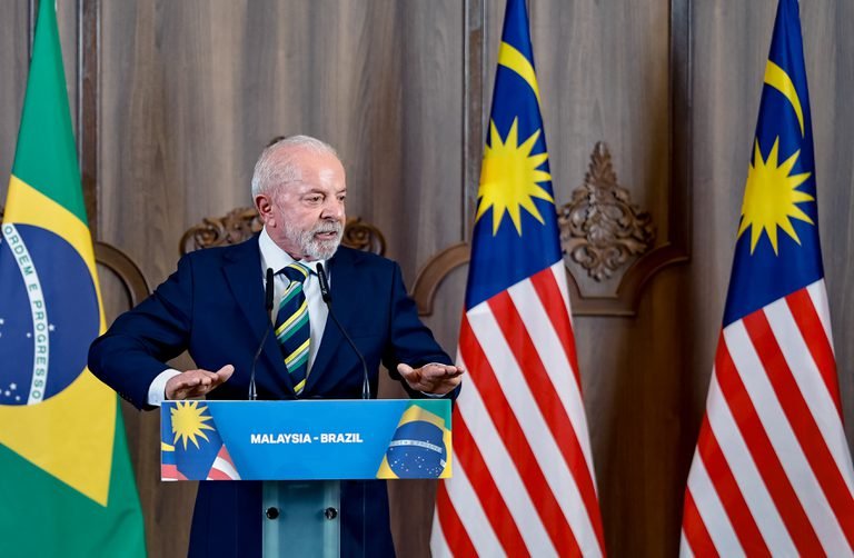 Lula e Trump trocam telefones e acertam canal direto para negociações | Diário Carioca Lula