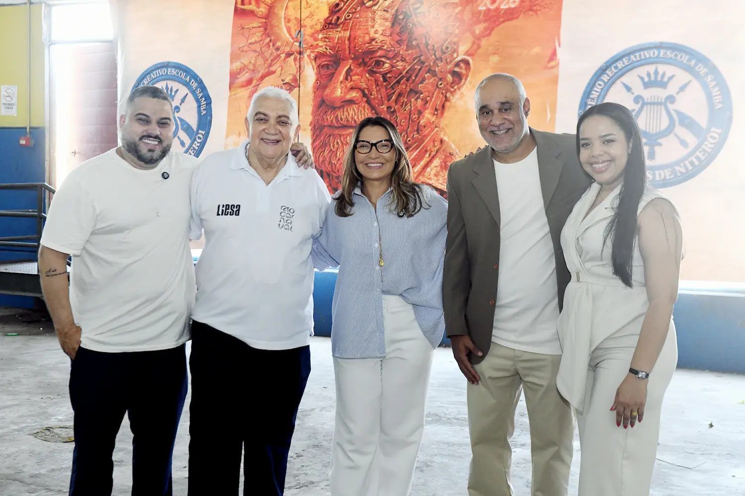 Janja visita o barracão da Acadêmicos de Niterói e confirma presença no desfile | Diário Carioca Foto: S1 Fotografia/ Divulgação