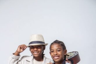 Beco do Rato celebra o Dia das Crianças com roda de samba de pequenos talentos | Diário Carioca Moleke Cris e Moleke Badi