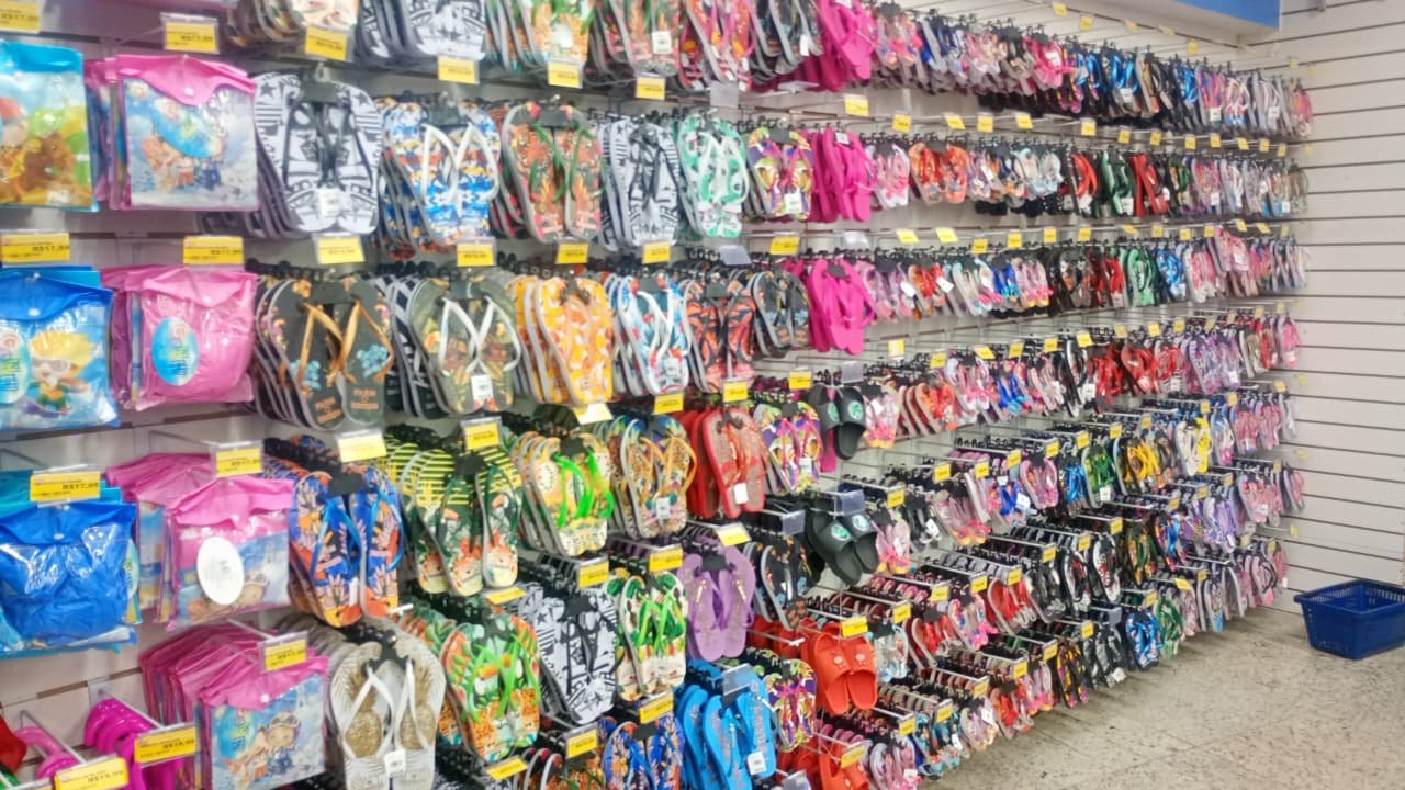 Operação “Pisando em Falso” apreende milhares de sandálias falsificadas no Rio e na Baixada | Diário Carioca Operação “Pisando em Falso” apreende mais de 15 mil pares de sandálias falsificadas no Rio e na Baixada