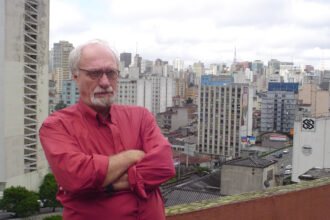 Peréio 85 anos: Exposição inédita apresenta acervo do artista para além da dramaturgia | Diário Carioca Peréio em sua cobertura Foto: Lara Velho Ayres