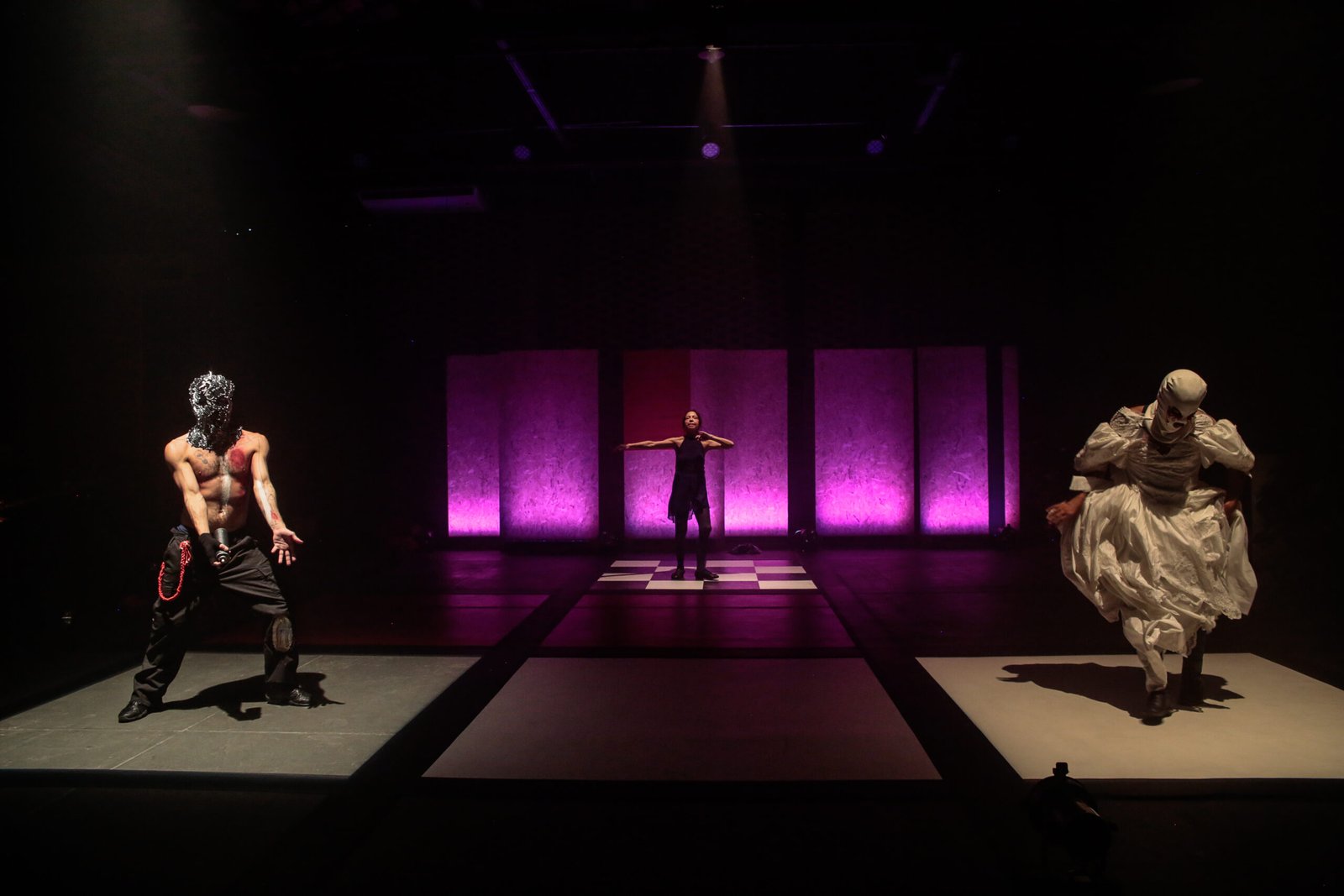 Espetáculo inspirado em “As veias abertas da América Latina”, de Eduardo Galeano, chega ao Sérgio Porto | Diário Carioca Espetáculo inspirado no clássico “As veias abertas da América Latina”, de Eduardo Galeano, realiza temporada no Teatro Sérgio Porto