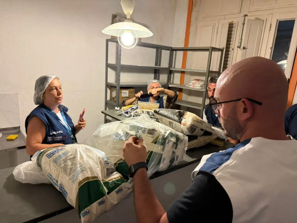 Subprefeitura da Grande Tijuca interdita bar no Maracanã | Diário Carioca Subprefeitura da Grande Tijuca interdita bar no Maracanã e mais de 130kg de alimentos são descartados