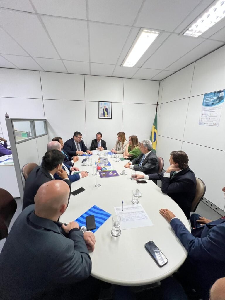 Célia Jordão defende funcionamento contínuo da atividade de reparo naval em encontro com ministro do Trabalho
