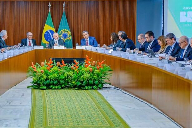Presidente Lula durante reunião com governadores, no Palácio do Planalto, no ano passado