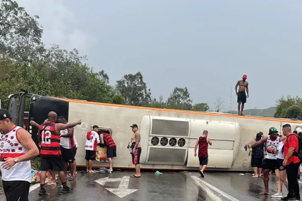 Acidente com ônibus que levava torcedores do Flamengo/Reprodução