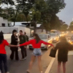 Com mediação de Glauber Braga e Reimont, famílias de mortos na chacina na Penha protestam e são reprimidos pela polícia com gás de pimenta | Diário Carioca Famílias reclamam de demora para liberação de corpos na Operação Contenção no Rio