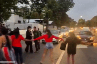 Com mediação de Glauber Braga e Reimont, famílias de mortos na chacina na Penha protestam e são reprimidos pela polícia com gás de pimenta | Diário Carioca Famílias reclamam de demora para liberação de corpos na Operação Contenção no Rio