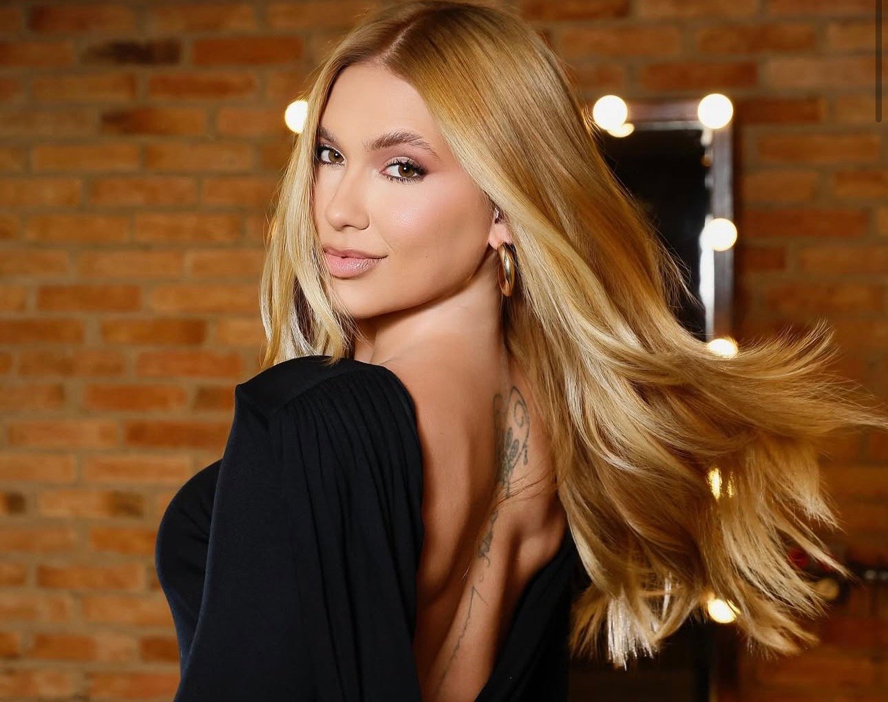 Aprenda a manter o loiro platinado como o de Virginia | Diário Carioca Virginia ressurge com loiro platinado e especialista ensina como manter os fios saudáveis após grandes transformações