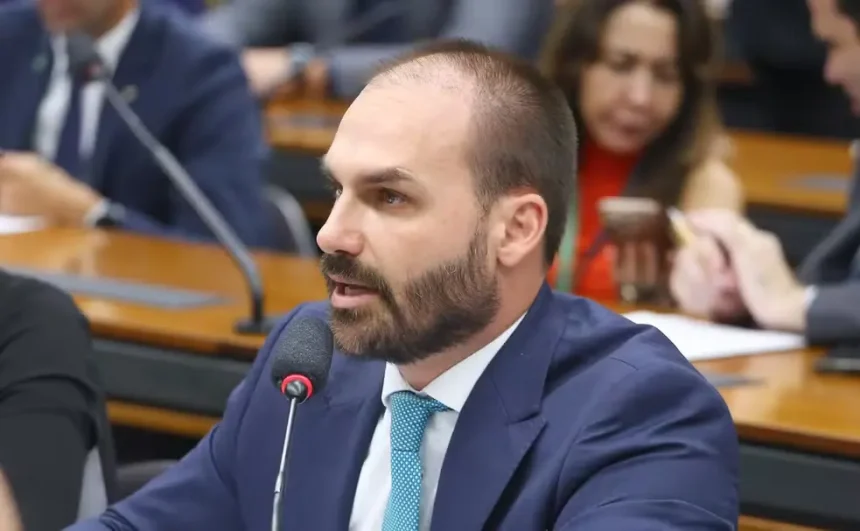 Câmara dos Deputados inclui Eduardo Bolsonaro em cadastro de devedores por faltas injustificadas; dívida chega a quase R$ 14 mil | Diário Carioca Eduardo Bolsonaro - — Foto: Vinicius Loures / Câmara dos Deputados