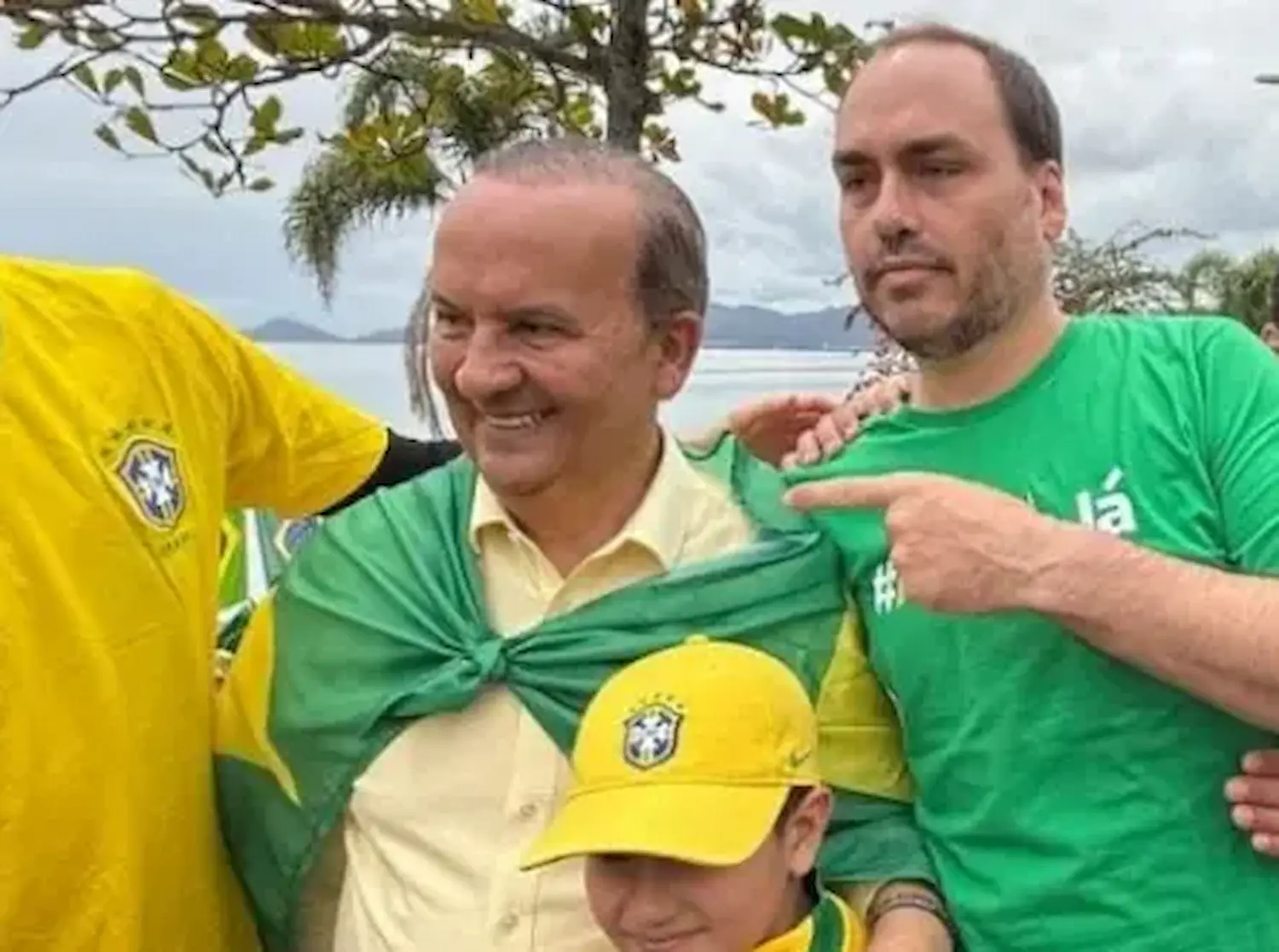 Carlos Bolsonaro prepara saída da Câmara do Rio para se candidatar por SC | Diário Carioca O governador de SC Jorginho (PL-SC) e o vereador Carlos Bolsonaro (PL-RJ). Foto: Reprodução