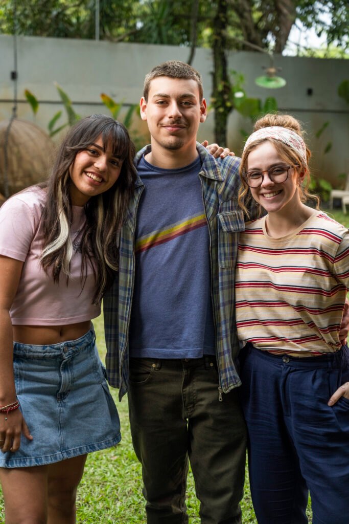 “Um Tio Quase Perfeito 3”, estrelado por Marcus Majella, começa a ser filmado no Rio | Diário Carioca Soffia Monteiro, João Barreto e Julia Svacinna como Valentina, João e Patrícia nos bastidores de “Um Tio Quase Perfeito 3” - Foto: Daniel Chiacos