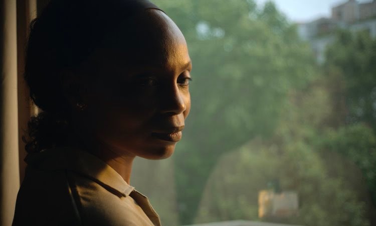 A Memória do Cheiro das Coisas: drama que une guerra, racismo e amizade estreia no Brasil | Diário Carioca A Memória do Cheiro das Coisas estreia no Brasil com coprodução brasileira