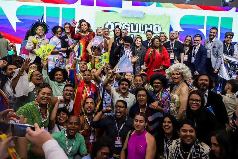Após nove anos, Conferência Nacional LGBTQIA+ é retomada e Governo do Brasil lança Plano de Trabalho Digno | Diário Carioca Abertura da 4ª Conferência Nacional dos Direitos das Pessoas LGBTQIA+, em Brasília, em 21 de outubro - Foto: Duda Rodrigues/MDHC