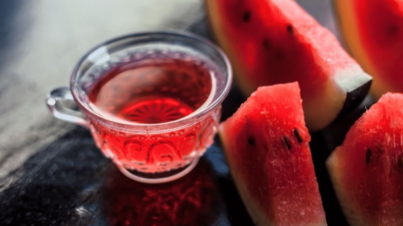 Conheça o chá que fortalece o sistema imunológico e ajuda na desintoxicação | Diário Carioca Você sabia? O chá da casca de melancia ajuda a desintoxicar e reforçar o sistema imunológico